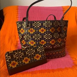 Relic tote & wallet set